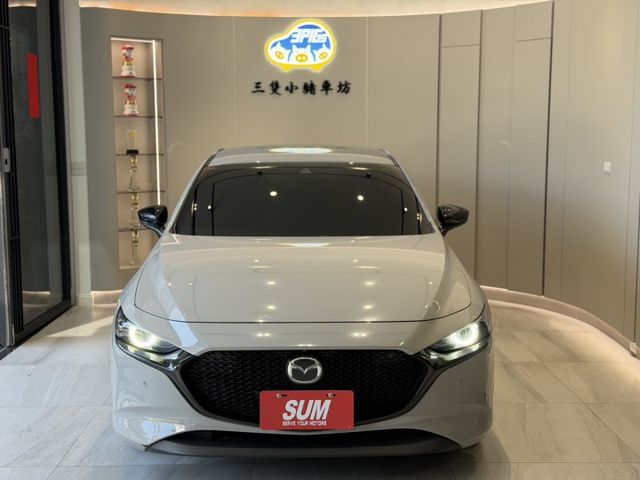 19出廠 五門馬3 旗艦版 BOSE音響 環景 免鑰匙 底色魂動紅 實車實價 可貸款  第1張相片