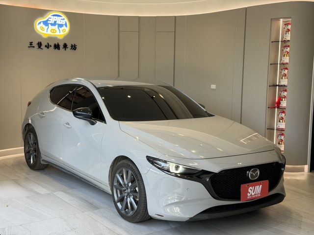 19出廠 五門馬3 旗艦版 BOSE音響 環景 免鑰匙 底色魂動紅 實車實價 可貸款  第4張相片