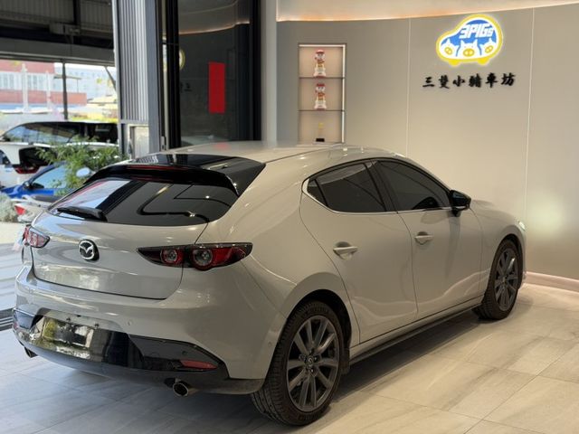 19出廠 五門馬3 旗艦版 BOSE音響 環景 免鑰匙 底色魂動紅 實車實價 可貸款  第6張相片