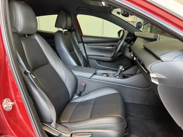 19出廠 五門馬3 旗艦版 BOSE音響 環景 免鑰匙 底色魂動紅 實車實價 可貸款  第12張相片