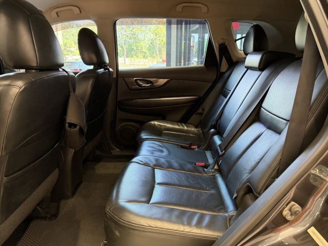 2016出廠 完美影音版 原鈑件 低里程 環景 免鑰匙 實車實價  第13張相片