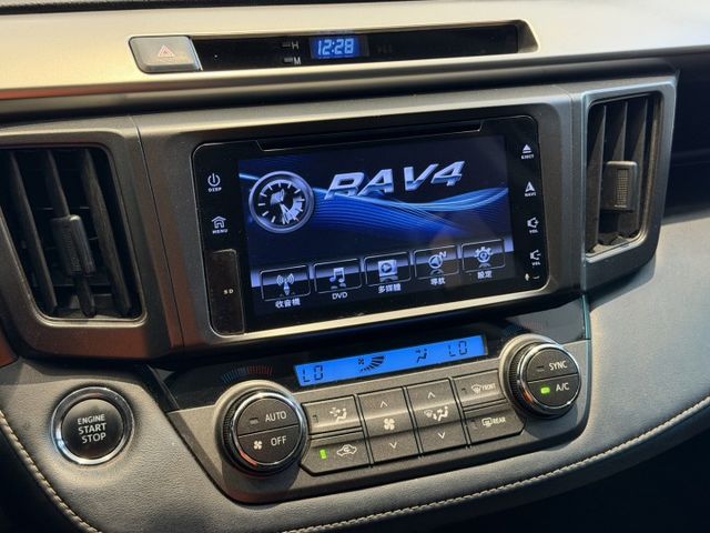 2015年出廠 RAV4 E-HI版 認證車 免鑰匙 倒車影像 前後雷達 實車實價 可貸款  第15張相片
