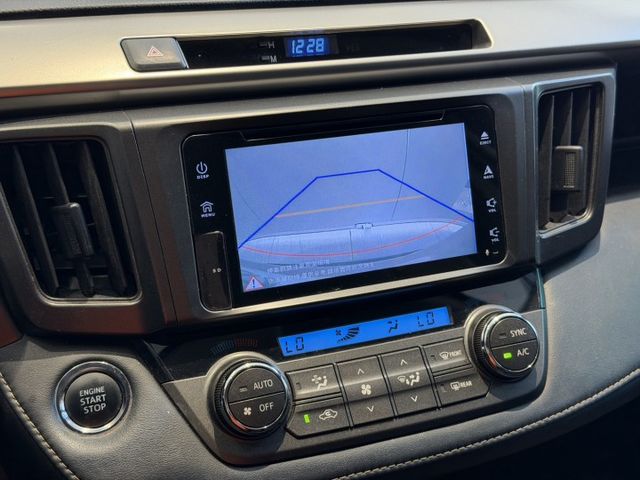 2015年出廠 RAV4 E-HI版 認證車 免鑰匙 倒車影像 前後雷達 實車實價 可貸款  第16張相片