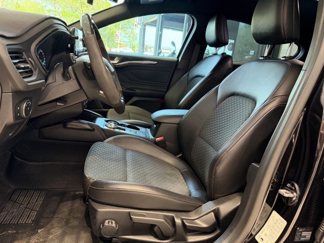 2019年出廠 FOCUS ST-LINE 小改裝 原鈑件 2年保固 實車實價 歡迎試乘  第11張相片