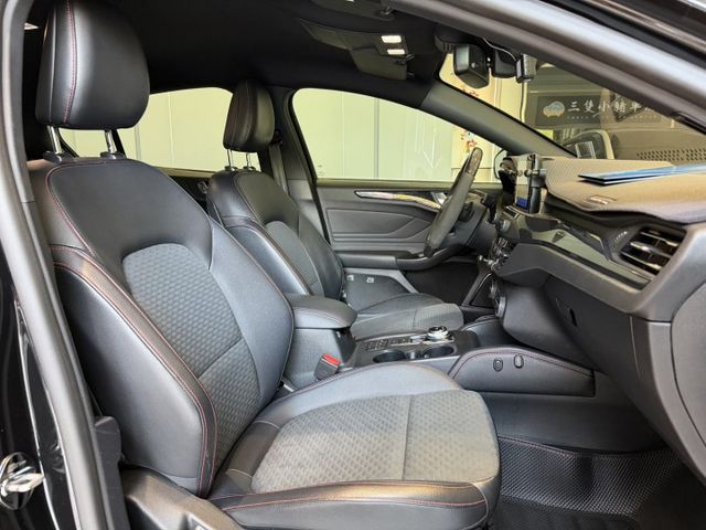 2019年出廠 FOCUS ST-LINE 小改裝 原鈑件 2年保固 實車實價 歡迎試乘  第12張相片