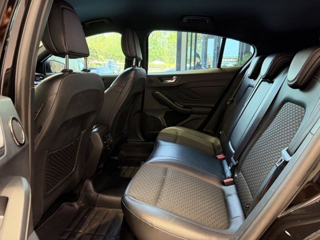 2019年出廠 FOCUS ST-LINE 小改裝 原鈑件 2年保固 實車實價 歡迎試乘  第13張相片