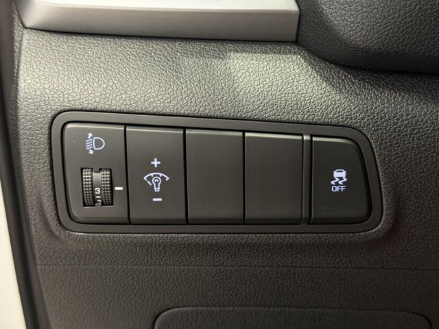 2018年出廠 時尚渦輪1.6 盲點 倒車影像 定速 循跡  認證車 一年保固 實車實價 歡迎試乘  第19張相片