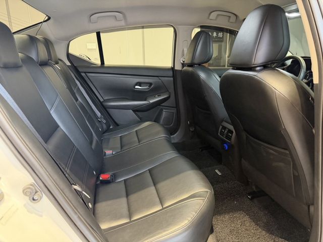 2021年 SENTRA 悅目特仕版 里程僅3萬 氣氛燈 JBL音響 實車實價 歡迎試乘  第14張相片