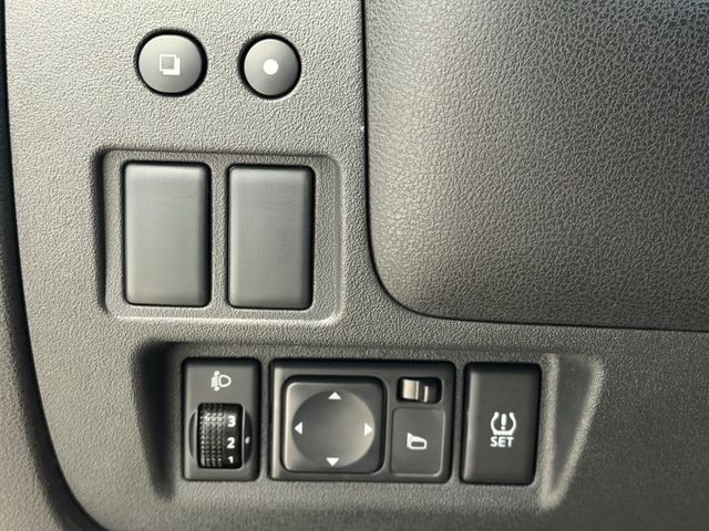 2017年 MARCH 傳奇版 超低里程僅1萬公里 一年保固 實車實價 歡迎試乘  第15張相片