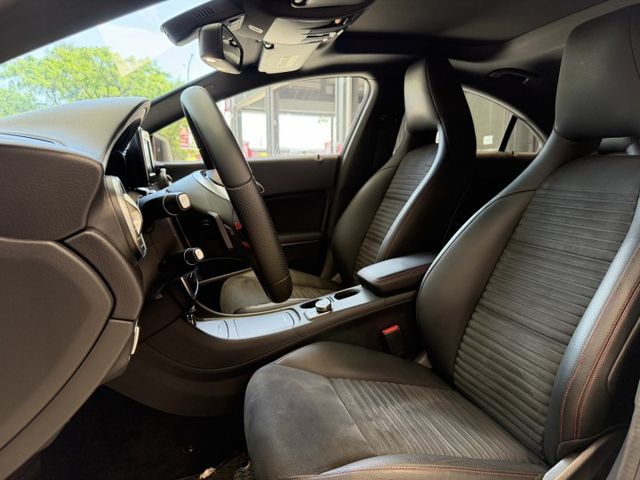 2013年 CLA250  認證車  全景天窗 LED尾燈 實車實價 可貸款 歡迎試乘  第11張相片