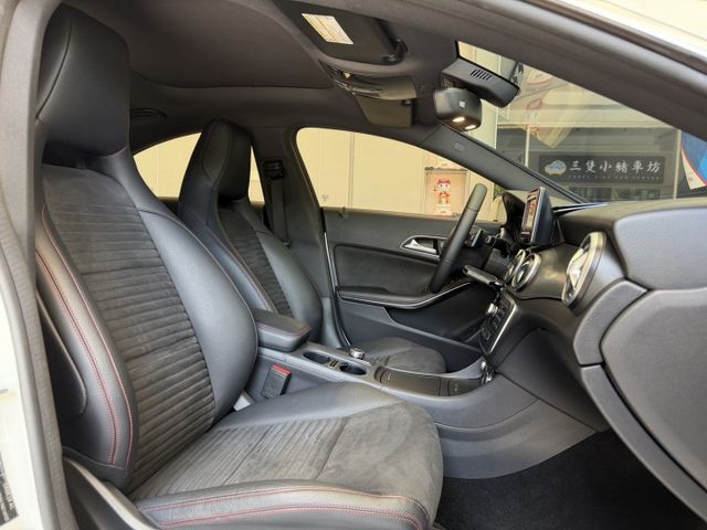 2013年 CLA250  認證車  全景天窗 LED尾燈 實車實價 可貸款 歡迎試乘  第12張相片