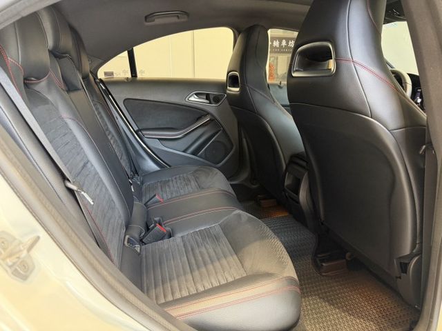 2013年 CLA250  認證車  全景天窗 LED尾燈 實車實價 可貸款 歡迎試乘  第14張相片