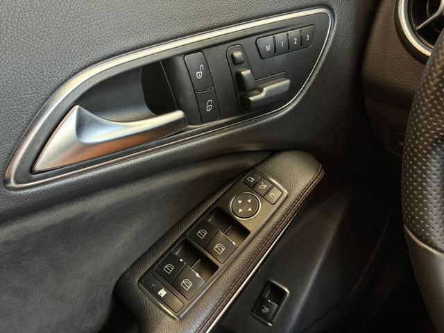 2013年 CLA250  認證車  全景天窗 LED尾燈 實車實價 可貸款 歡迎試乘  第16張相片