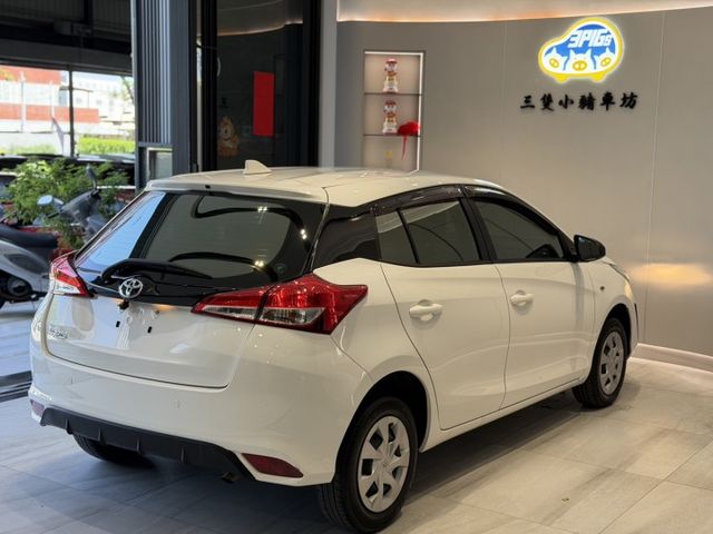 2022年 YARIS 里程僅3萬 原鈑件 兩年保固 實車實價 可貸款 歡迎試乘  第6張相片