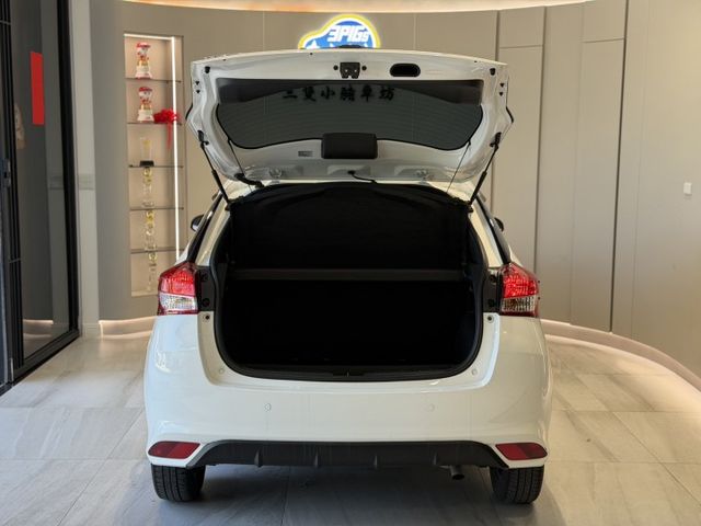 2022年 YARIS 里程僅3萬 原鈑件 兩年保固 實車實價 可貸款 歡迎試乘  第7張相片