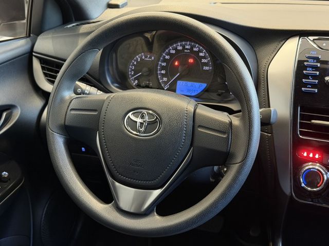 2022年 YARIS 里程僅3萬 原鈑件 兩年保固 實車實價 可貸款 歡迎試乘  第9張相片