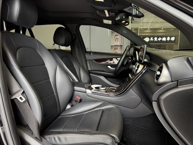 2018出廠 GLC300 4MATIC 原鈑件 全景天窗 盲點 一年兩萬公里保固  實車在店 歡迎試乘  第11張相片