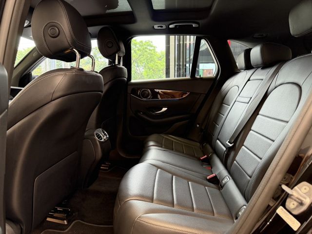 2018出廠 GLC300 4MATIC 原鈑件 全景天窗 盲點 一年兩萬公里保固  實車在店 歡迎試乘  第12張相片