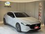 19出廠 五門馬3 旗艦版 BOSE音響 環景 免鑰匙 底色魂動紅 實車實價 可貸款  第4張縮圖