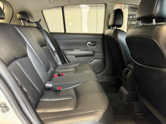 2012 日產 TIIDA 五門 白色 1.8L 認證車 里程保證 實車實價 倒車顯影 恆溫空調 定速巡航  第14張相片