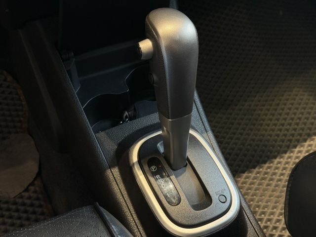 2010 TIIDA  里程僅7萬 原鈑件 有I-KEY 定速 有保固 實車實價 可貸款 歡迎試乘  第15張相片