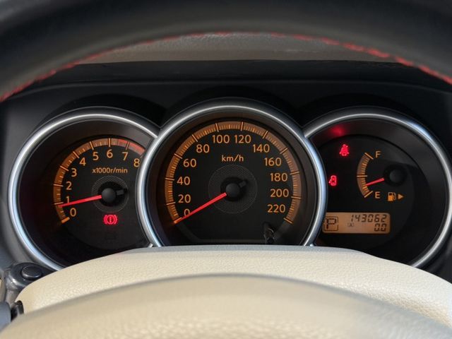 2014 日產 Tiida 黑色 1.6 四門 傳奇版 認證車 里程保證 實車實價 好車推薦  第8張相片