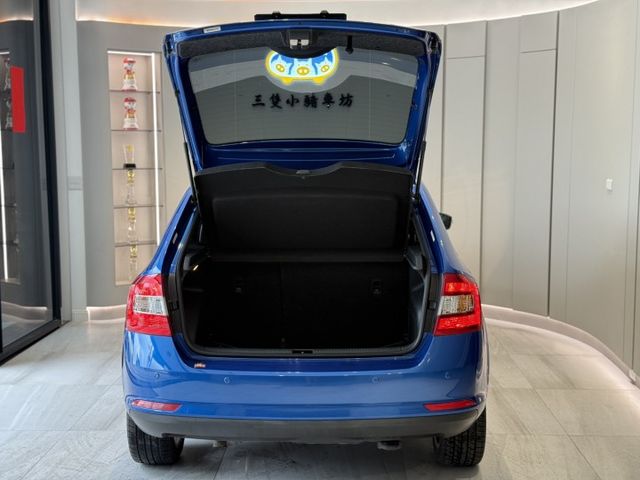 2017年型式 SKODA RAPID Spaceback 藍色 柴油1.4 認證車 里程保證 天窗 定速巡航 感應頭燈  第7張相片