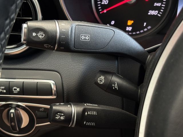 2017年 C300 AMG 原鈑件 23P 環景 盲點 柏林 免鑰匙 雙電動椅 全景天窗 電尾門 實車實價 歡迎試乘  第15張相片
