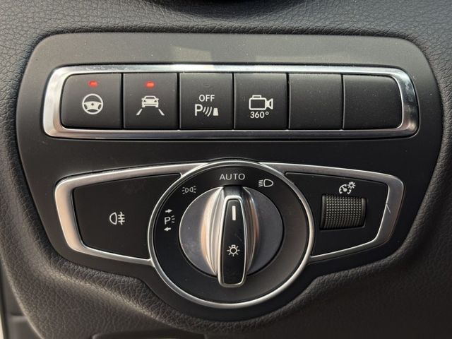 2017年 C300 AMG 原鈑件 23P 環景 盲點 柏林 免鑰匙 雙電動椅 全景天窗 電尾門 實車實價 歡迎試乘  第16張相片