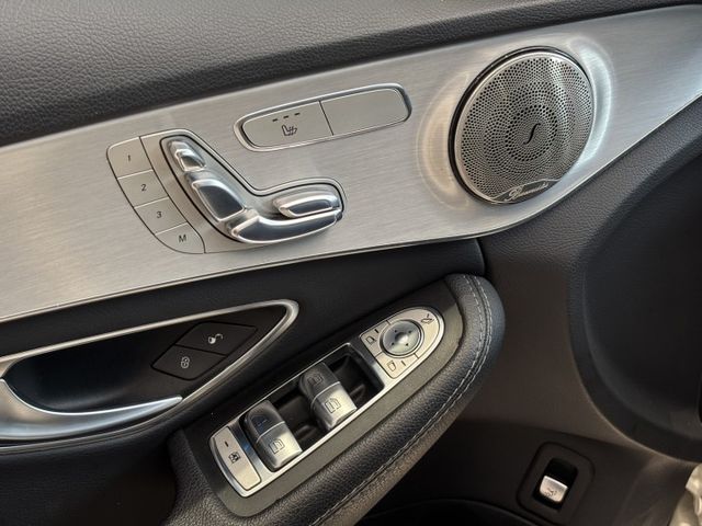 2017年 C300 AMG 原鈑件 23P 環景 盲點 柏林 免鑰匙 雙電動椅 全景天窗 電尾門 實車實價 歡迎試乘  第17張相片