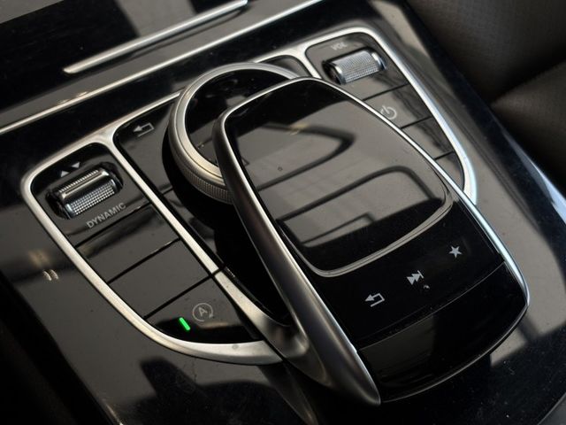 2017年 C300 AMG 原鈑件 23P 環景 盲點 柏林 免鑰匙 雙電動椅 全景天窗 電尾門 實車實價 歡迎試乘  第18張相片