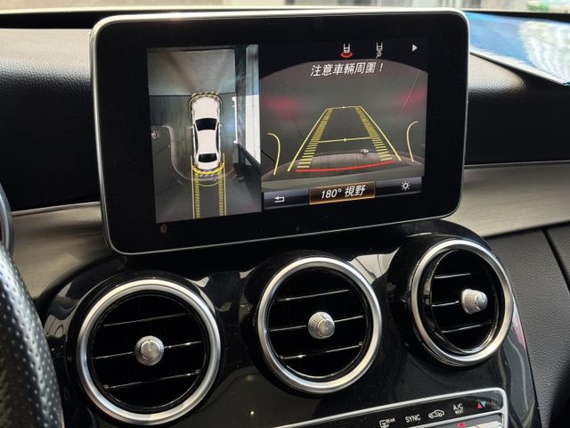 2017年 C300 AMG 原鈑件 23P 環景 盲點 柏林 免鑰匙 雙電動椅 全景天窗 電尾門 實車實價 歡迎試乘  第20張相片