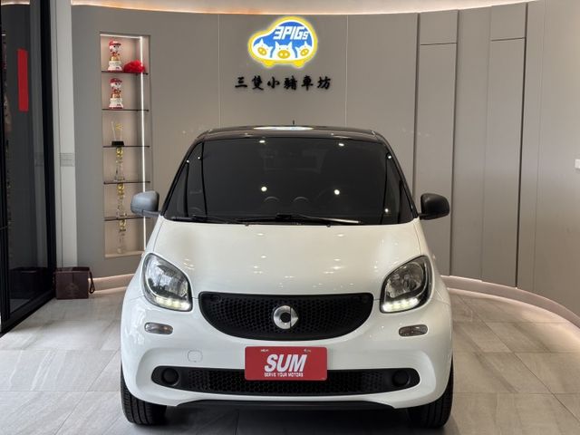 2015年出廠 ForFour  1.0L 認證車 實車實價 已改安卓機 倒車影像 實車實價 歡迎試乘  第1張相片