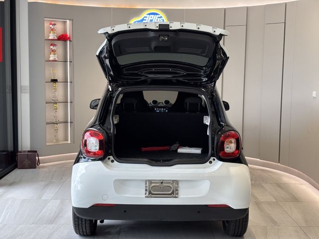 2015年出廠 ForFour  1.0L 認證車 實車實價 已改安卓機 倒車影像 實車實價 歡迎試乘  第7張相片