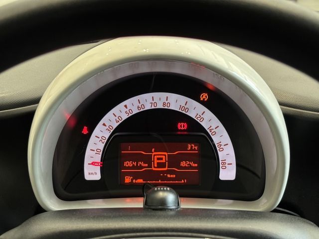 2015年出廠 ForFour  1.0L 認證車 實車實價 已改安卓機 倒車影像 實車實價 歡迎試乘  第8張相片