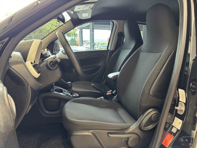 2015年出廠 ForFour  1.0L 認證車 實車實價 已改安卓機 倒車影像 實車實價 歡迎試乘  第11張相片