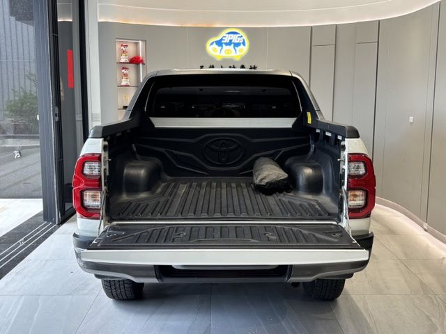 2021年出廠 HILUX 2.8柴油 原鈑件 環景 跟車  車道輔助 實車實價 歡迎試乘  第7張相片