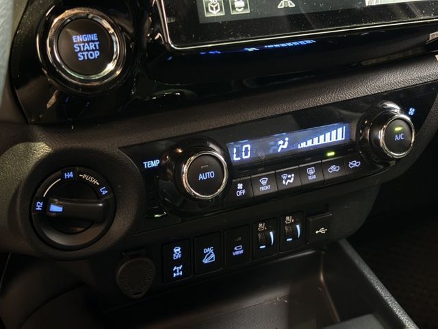 2021年出廠 HILUX 2.8柴油 原鈑件 環景 跟車  車道輔助 實車實價 歡迎試乘  第20張相片