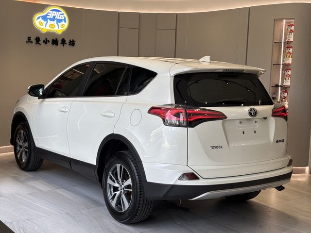 2016年出廠 RAV4 豪華版 里程10萬 認證車 實車實價 可貸款 歡迎試乘  第4張相片