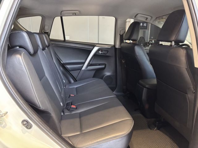 2016年出廠 RAV4 豪華版 里程10萬 認證車 實車實價 可貸款 歡迎試乘  第14張相片