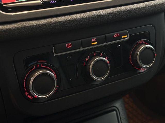 2011出廠 2.0TSI 四傳 愛信變速箱 里程僅9萬 原鈑件 8核心安卓 實車實價 歡迎試乘  第18張相片
