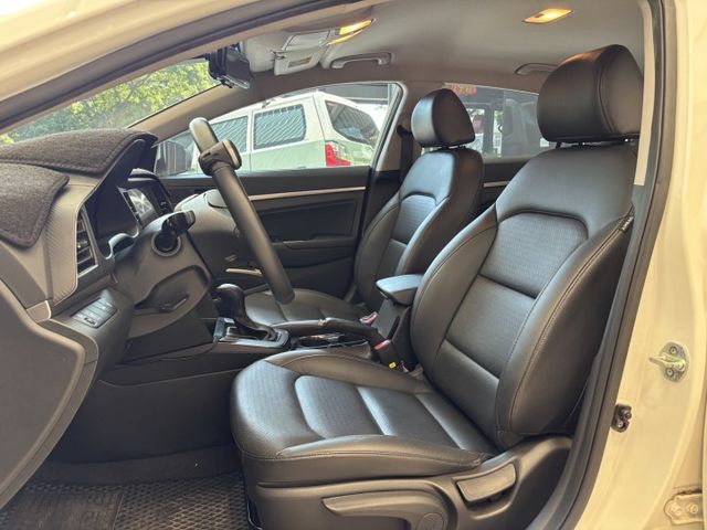 2020年 ELANTRA 豪華版 跟車 車偏 盲點 倒車影像 認證車 實車實價 歡迎試乘  第11張相片