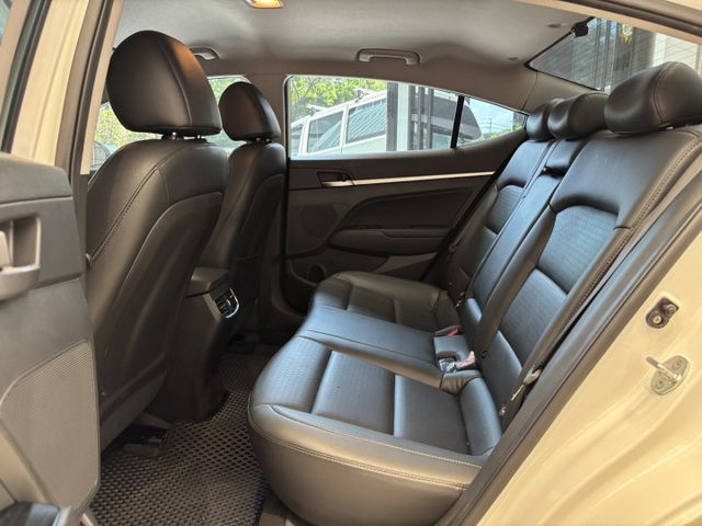 2020年 ELANTRA 豪華版 跟車 車偏 盲點 倒車影像 認證車 實車實價 歡迎試乘  第13張相片