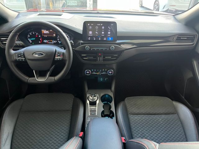 2019 Ford Focus 5D ST-Line  一手車   全速域輔助系統  第10張相片
