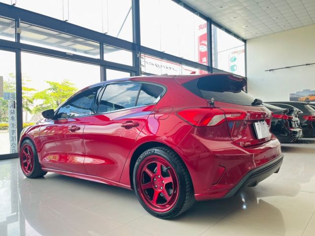 2019 Ford Focus 5D ST-Line  一手車   全速域輔助系統  第19張相片