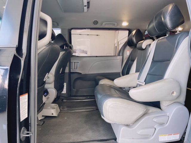2015 Toyota 美規 Sienna LE 八人座  第12張相片