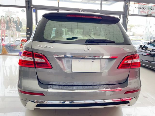 2015 M-Benz M-Class ML400 4MATIC 總代理 里程僅跑七萬八  第19張相片