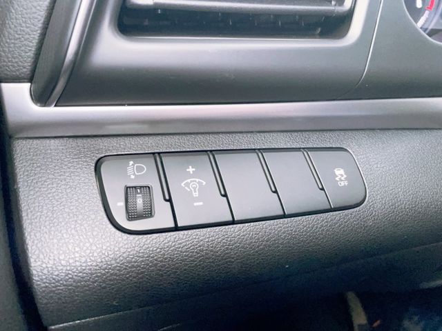 2020 Hyundai Elantra 經典型 已改安卓機 里程僅跑五萬七  第8張相片