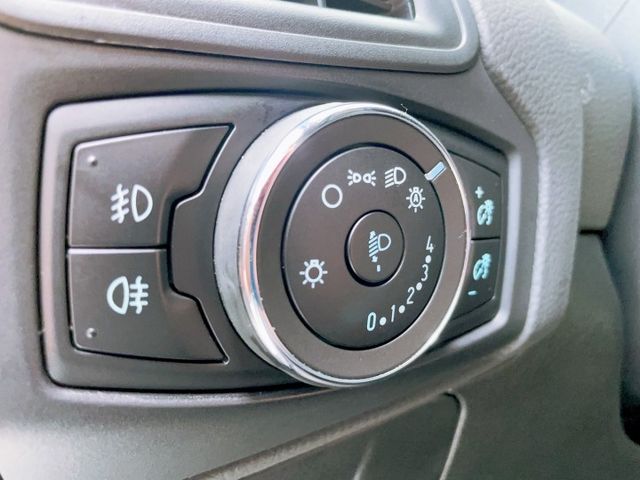 2014 Ford Focus 4D 1.6汽油運動型 認證車 盲點 恆溫  第7張相片