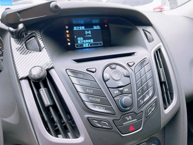 2014 Ford Focus 4D 1.6汽油運動型 認證車 盲點 恆溫  第8張相片